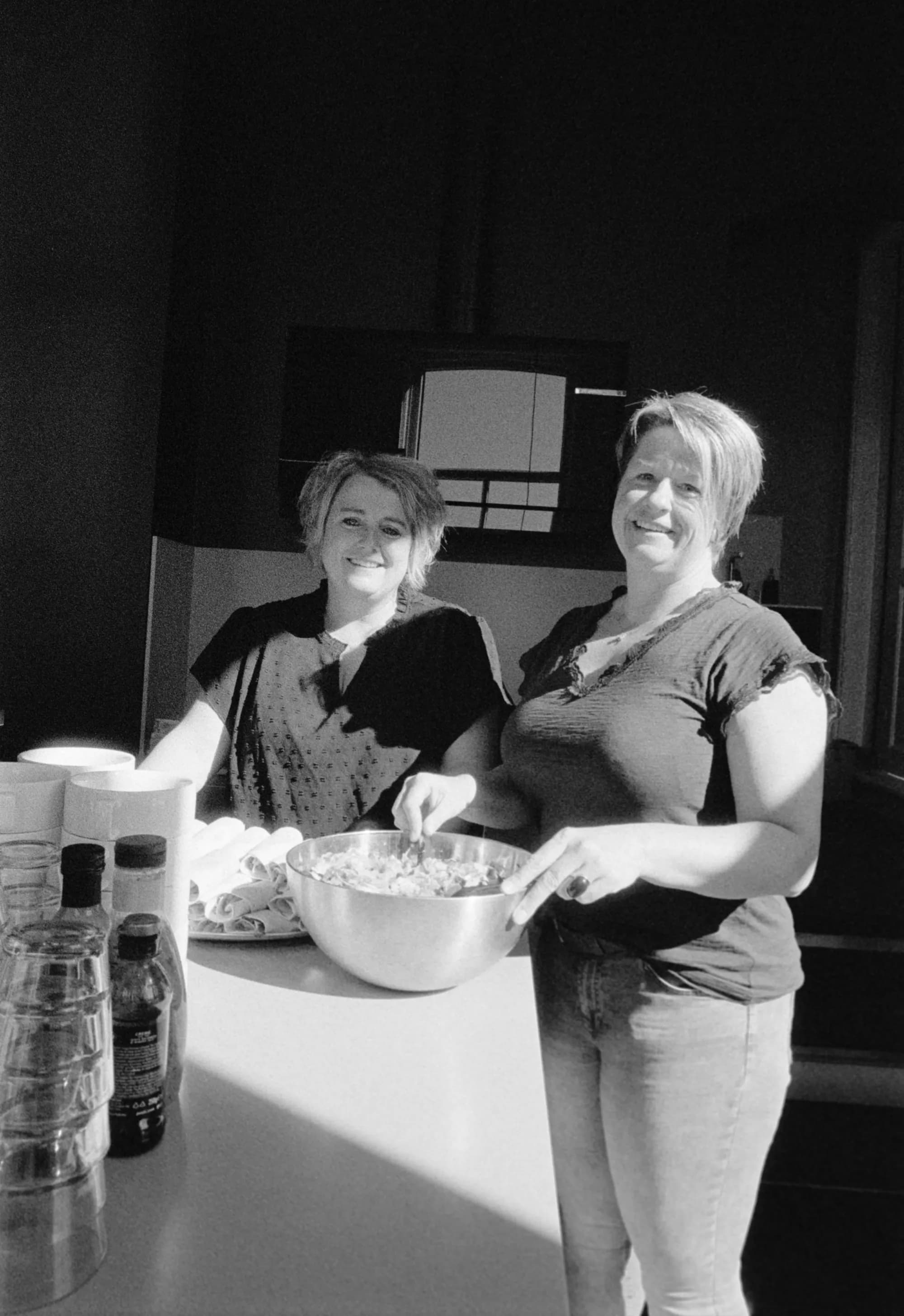 Facilitair medewerksters Bianca Jonas en Jacolien van Zante